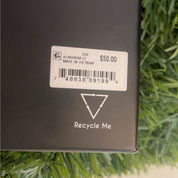 Guess Heart Pendant Set & Travel Case - Picture 2 of 6